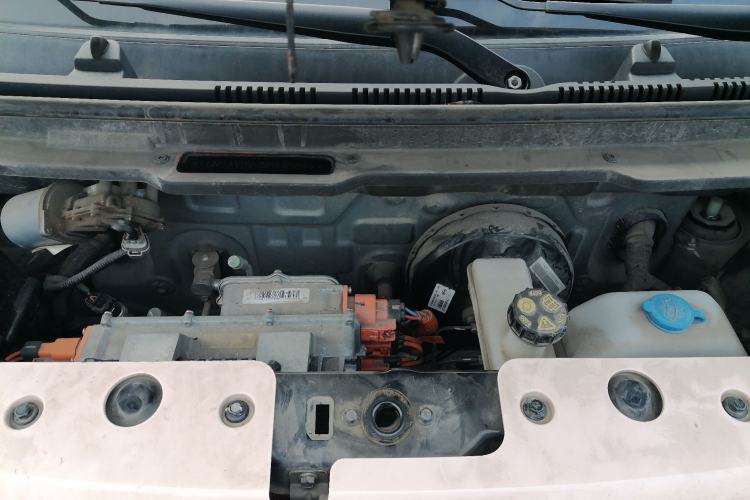 Used Chery QQ Ice Cream 2022 170km Sundae Phosphate Lithium-Ion Engine Bay