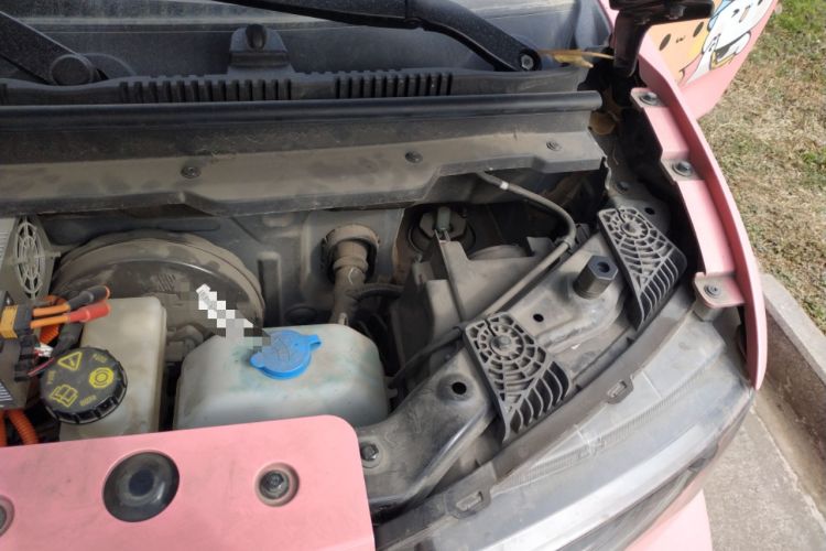 Used Chery QQ Ice Cream 2022 170km Sundae Phosphate Lithium-Ion Engine Bay Left
