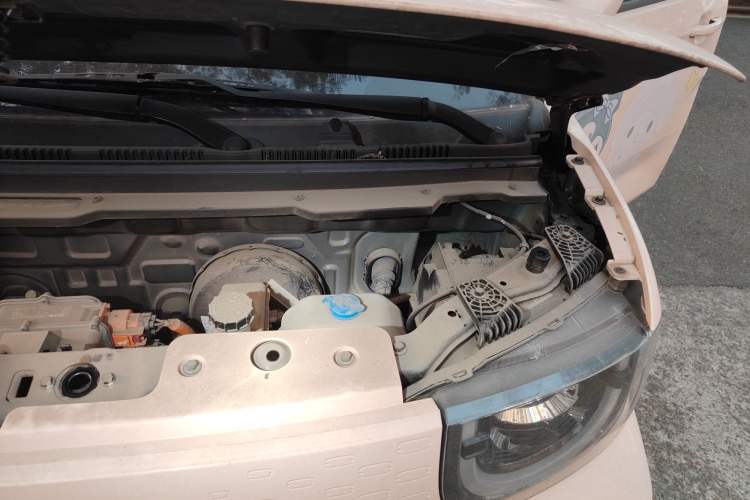 Used Chery QQ Ice Cream 2022 170km Sundae Phosphate Lithium-Ion Engine Bay Left