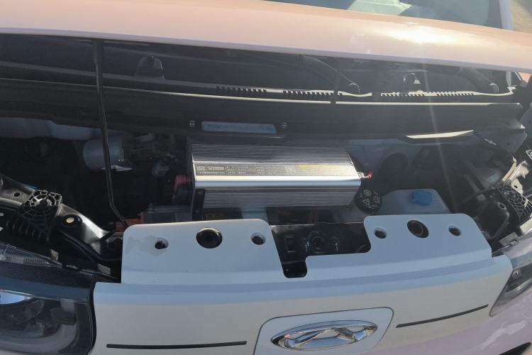 Used Chery QQ Ice Cream 2022 170km Sundae Phosphate Lithium-Ion Engine Bay
