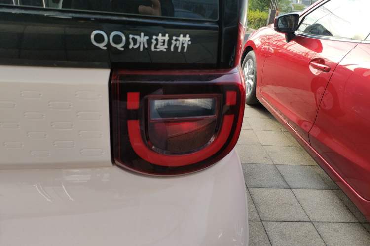 Used Chery QQ Ice Cream 2022 170km Sundae Phosphate Lithium-Ion Exterior 2