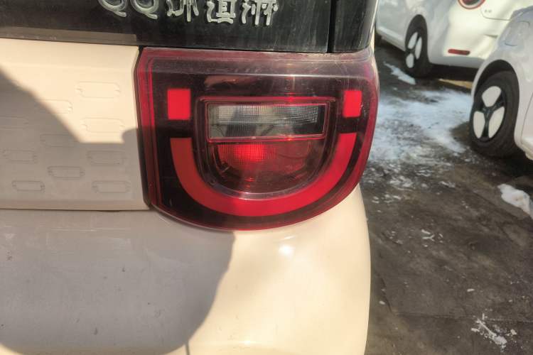 Used Chery QQ Ice Cream 2022 120km Milkshake Phosphate Lithium-Iron Exterior 2