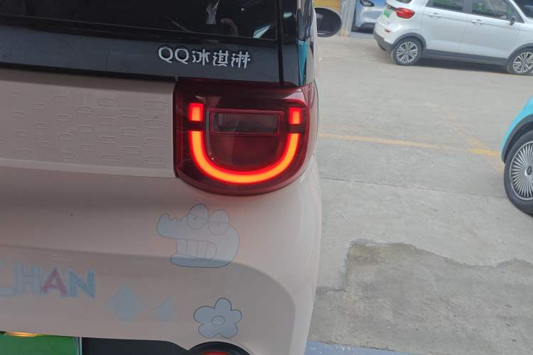 Used Chery QQ Ice Cream 2022 170km Sundae Phosphate Lithium-Ion Exterior 3