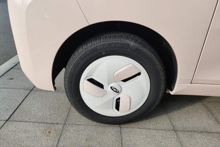 Used Chery QQ Ice Cream 2022 170km Sundae Phosphate Lithium-Ion Exterior 3