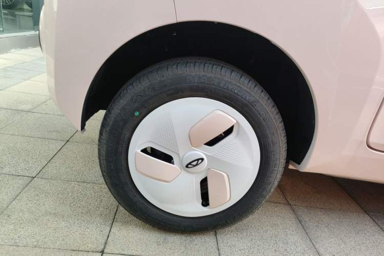 Used Chery QQ Ice Cream 2022 170km Sundae Phosphate Lithium-Ion Exterior 4