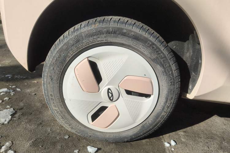 Used Chery QQ Ice Cream 2022 120km Milkshake Phosphate Lithium-Iron Exterior 4