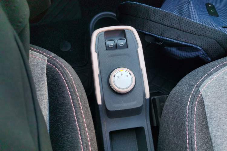 Used Chery QQ Ice Cream 2022 170km Sundae Ternary Lithium Gear Lever