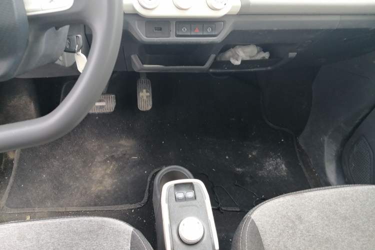 Used Chery QQ Ice Cream 2022 170km Sundae Phosphate Lithium-Ion Gear Lever