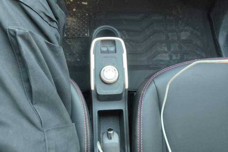 Used Chery QQ Ice Cream 2022 120km Milkshake Phosphate Lithium-Iron Gear Lever