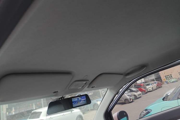 Used Chery QQ Ice Cream 2022 170km Sundae Phosphate Lithium-Ion Headliner