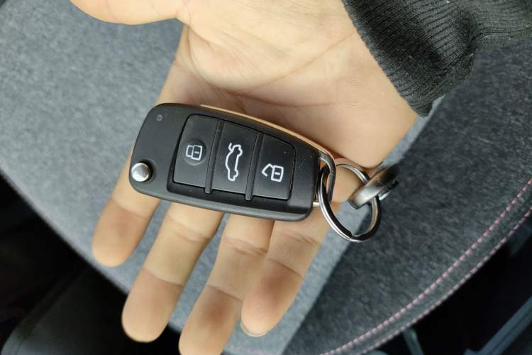 Used Chery QQ Ice Cream 2022 170km Sundae Phosphate Lithium-Ion Interior 1