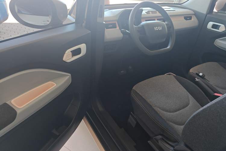 Used Chery QQ Ice Cream 2022 120km Milkshake Phosphate Lithium-Iron Interior 2
