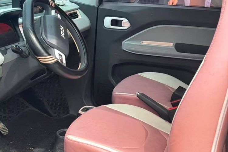 Used Chery QQ Ice Cream 2022 170km Sundae Phosphate Lithium-Ion Interior 2