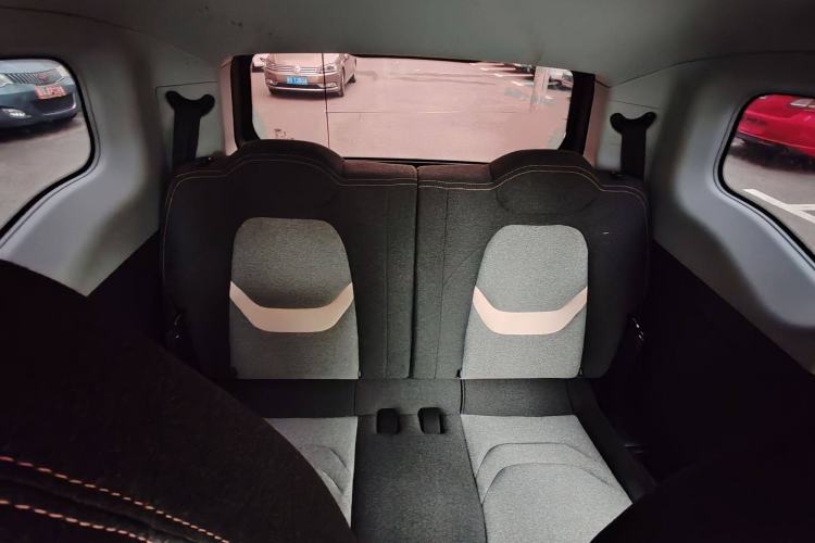 Used Chery QQ Ice Cream 2022 170km Sundae Phosphate Lithium-Ion Interior 3
