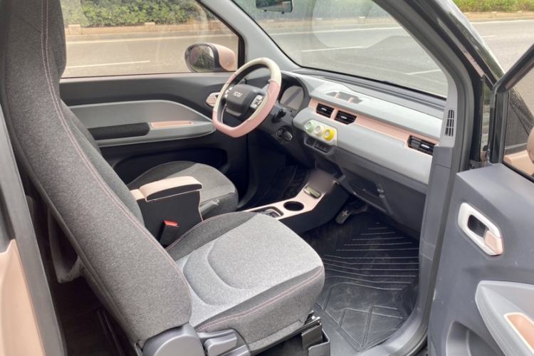 Used Chery QQ Ice Cream 2022 170km Sundae Phosphate Lithium-Ion Interior 3