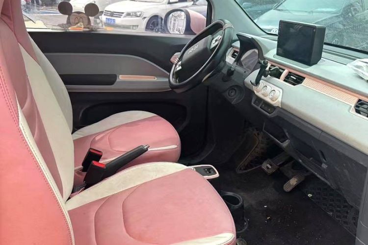 Used Chery QQ Ice Cream 2022 170km Sundae Phosphate Lithium-Ion Interior 3