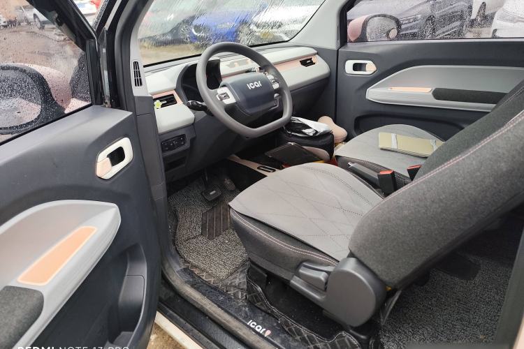 Used Chery QQ Ice Cream 2022 170km Sundae Phosphate Lithium-Ion Interior 4