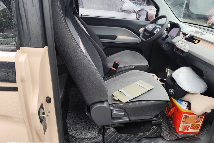 Used Chery QQ Ice Cream 2022 170km Sundae Phosphate Lithium-Ion Interior 5