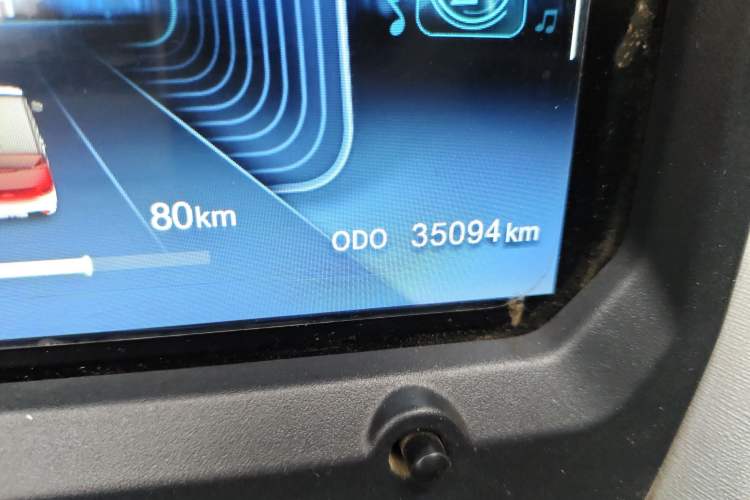 Used Chery QQ Ice Cream 2022 120km Conical Shape Lithium Iron Phosphate Odometer Close Up