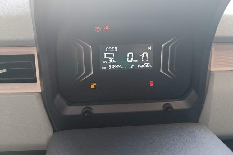 Used Chery QQ Ice Cream 2022 120km Milkshake Phosphate Lithium-Iron Odometer Close Up
