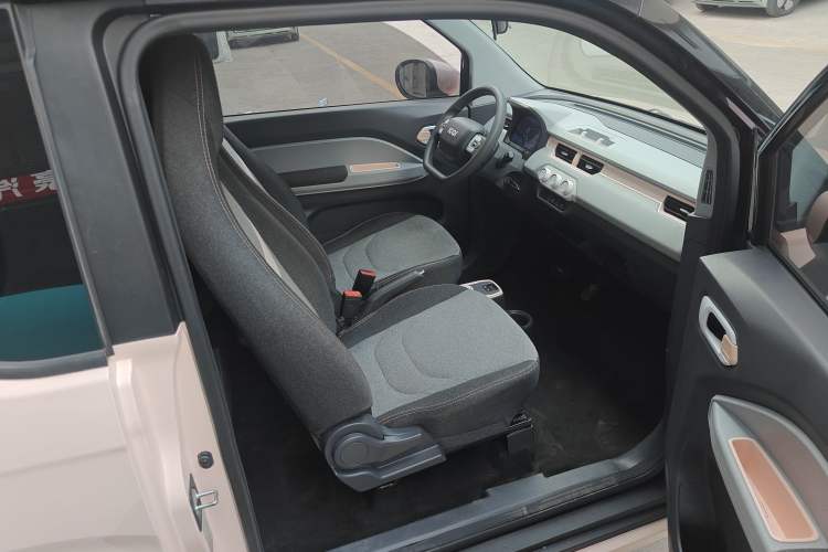 Used Chery QQ Ice Cream 2022 170km Sundae Phosphate Lithium-Ion Right Front Seat