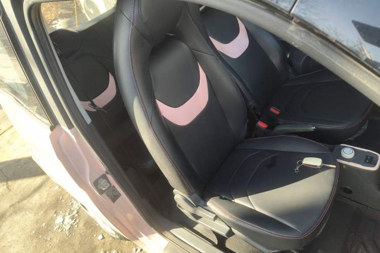 Used Chery QQ Ice Cream 2022 120km Milkshake Phosphate Lithium-Iron Right Front Seat