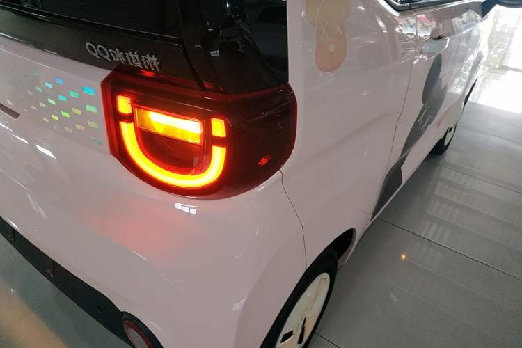 Used Chery QQ Ice Cream 2022 170km Sundae Phosphate Lithium-Ion Right Rear Taillight