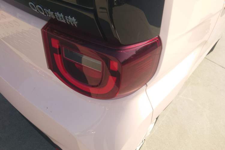 Used Chery QQ Ice Cream 2022 170km Sundae Phosphate Lithium-Ion Right Rear Taillight