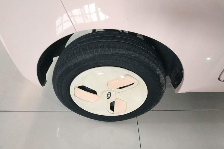 Used Chery QQ Ice Cream 2022 170km Sundae Phosphate Lithium-Ion Right Rear Wheel Hub
