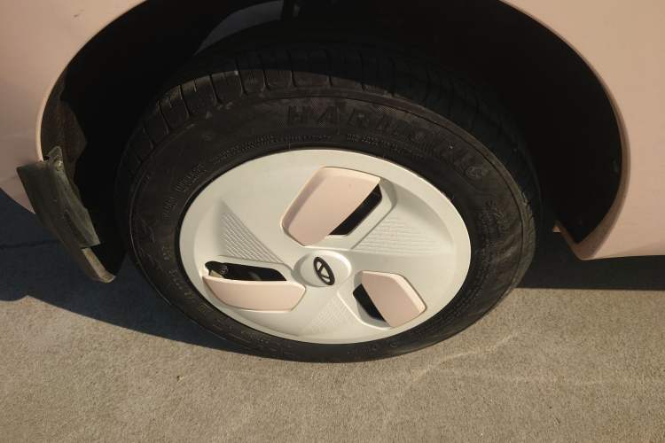 Used Chery QQ Ice Cream 2022 170km Sundae Phosphate Lithium-Ion Right Rear Wheel Hub