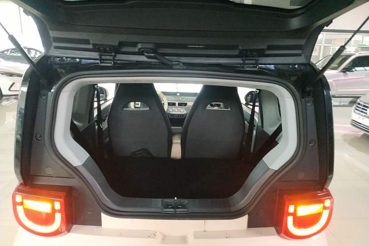 Used Chery QQ Ice Cream 2022 170km Sundae Phosphate Lithium-Ion Trunk