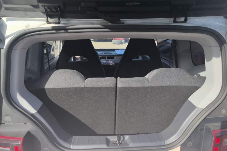 Used Chery QQ Ice Cream 2022 170km Sundae Phosphate Lithium-Ion Trunk