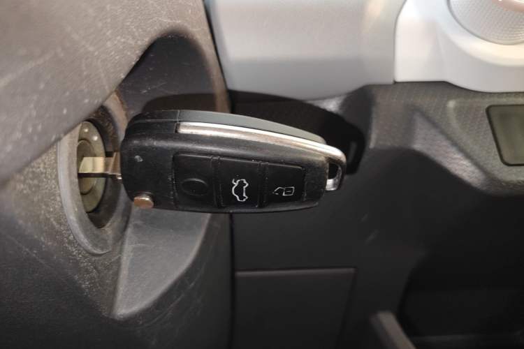 Used Chery QQ Ice Cream 2022 170km Sundae Phosphate Lithium-Ion Vehicle Key