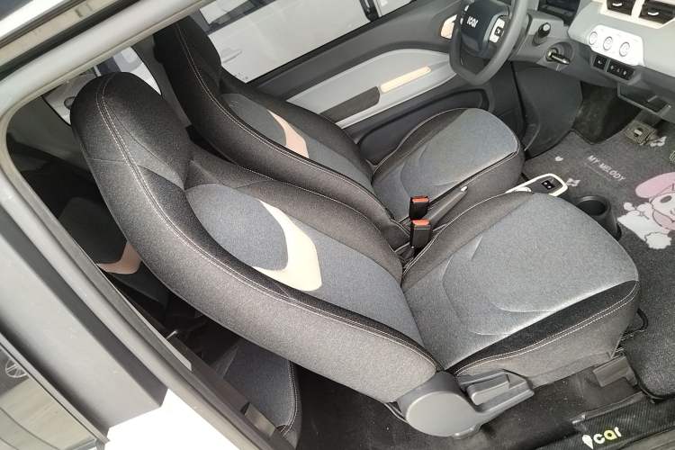 Used Chery QQ Ice Cream 2022 120km Conical Shape Lithium Iron Phosphate Right Front Seat