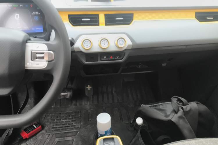 Used Chery QQ Ice Cream 2022 170km Sundae Phosphate Lithium-Ion Audio And AC Panel