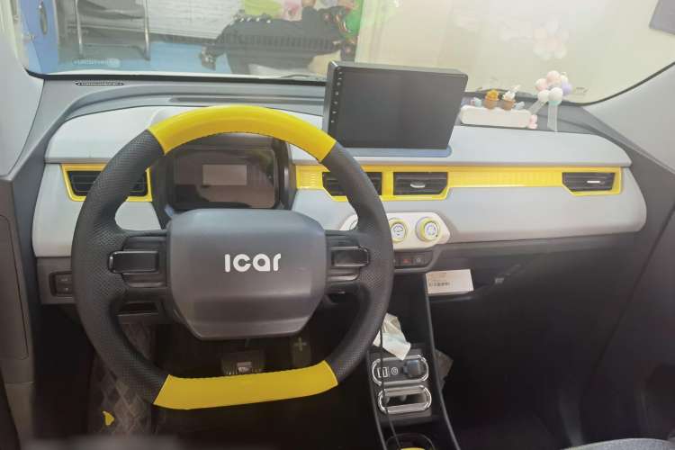 Used Chery QQ Ice Cream 2022 120km Milkshake Phosphate Lithium-Iron Center Console