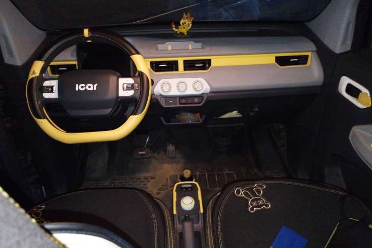 Used Chery QQ Ice Cream 2022 170km Sundae Phosphate Lithium-Ion Center Console