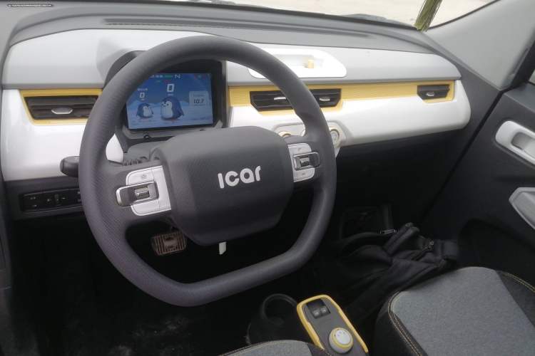 Used Chery QQ Ice Cream 2022 170km Sundae Phosphate Lithium-Ion Center Console