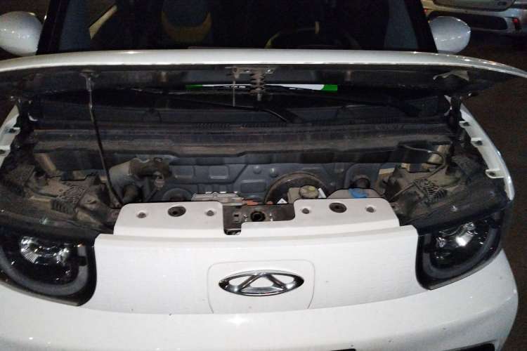 Used Chery QQ Ice Cream 2022 170km Sundae Phosphate Lithium-Ion Engine Bay