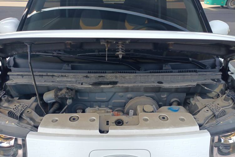 Used Chery QQ Ice Cream 2022 170km Sundae Phosphate Lithium-Ion Engine Bay