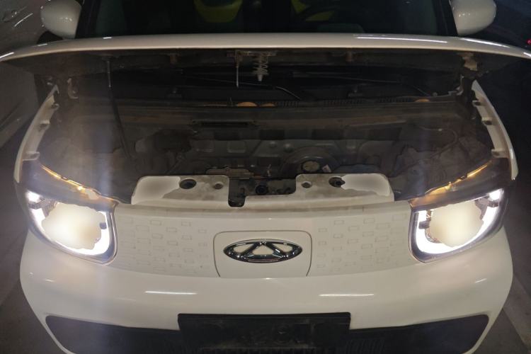 Used Chery QQ Ice Cream 2022 170km Sundae Phosphate Lithium-Ion Engine Bay