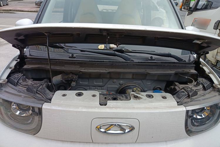 Used Chery QQ Ice Cream 2022 120km Conical Shape Lithium Iron Phosphate Engine Bay