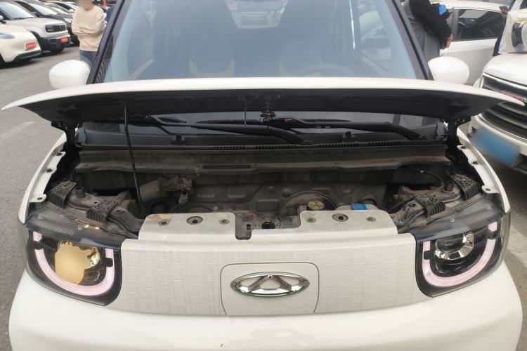 Used Chery QQ Ice Cream 2022 170km Sundae Phosphate Lithium-Ion Engine Bay