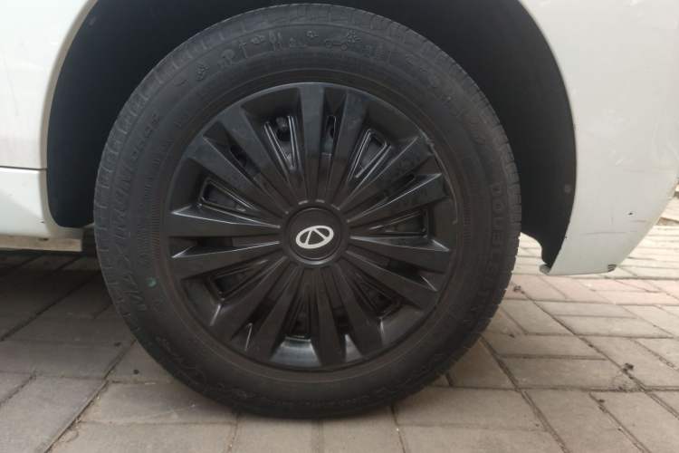 Used Chery QQ Ice Cream 2022 120km Conical Shape Lithium Iron Phosphate Exterior 1