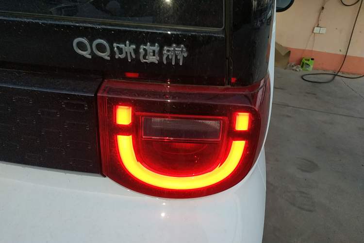 Used Chery QQ Ice Cream 2022 170km Sundae Phosphate Lithium-Ion Exterior 6
