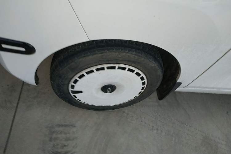 Used Chery QQ Ice Cream 2022 170km Sundae Phosphate Lithium-Ion Exterior 7