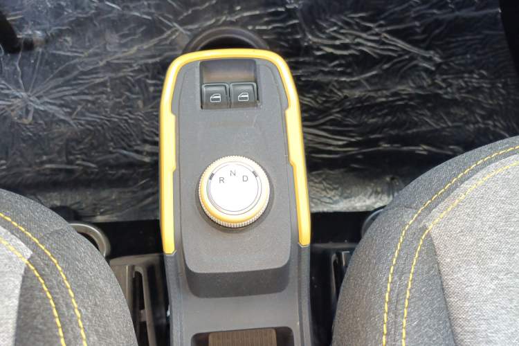 Used Chery QQ Ice Cream 2022 170km Sundae Phosphate Lithium-Ion Gear Lever