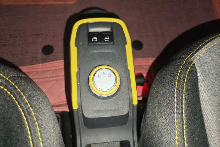 Used Chery QQ Ice Cream 2022 170km Sundae Phosphate Lithium-Ion Gear Lever