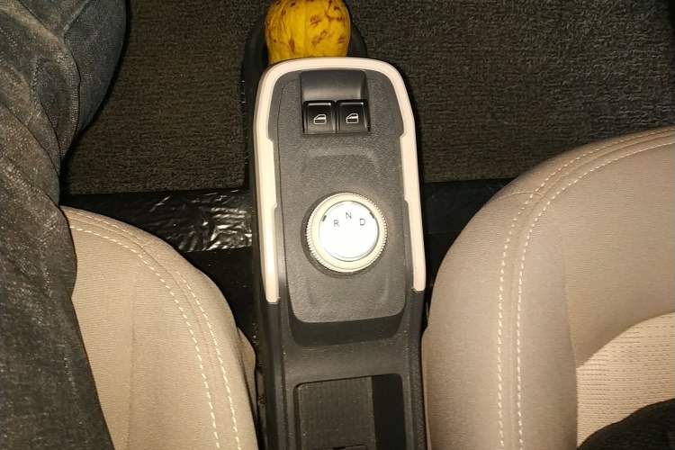 Used Chery QQ Ice Cream 2022 170km Sundae Phosphate Lithium-Ion Gear Lever