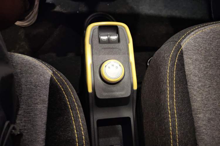 Used Chery QQ Ice Cream 2022 170km Sundae Phosphate Lithium-Ion Gear Lever